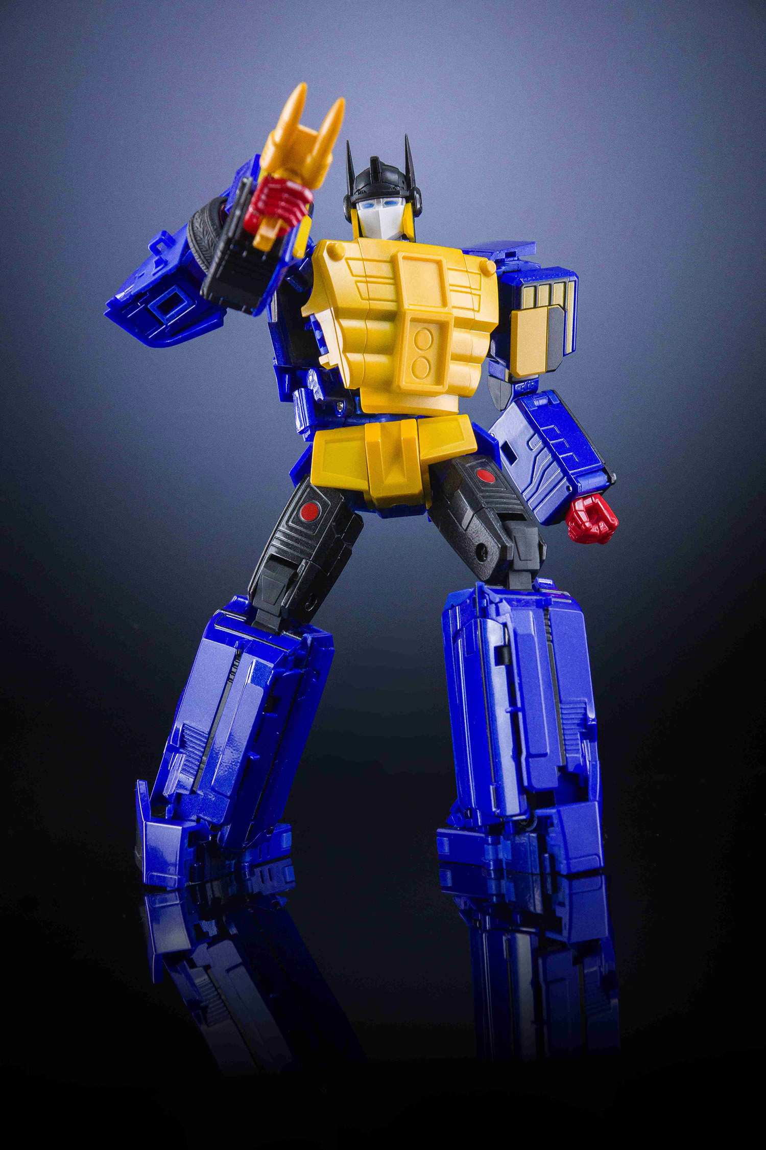 X-Transbots – MX-26B Bond James (Japan)